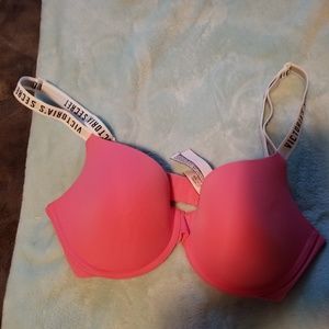 Victoria's secret bra size 32D